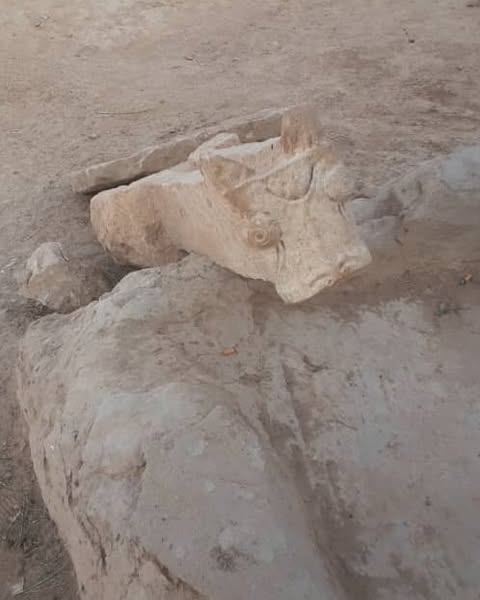 آثار على قارعة الطريق